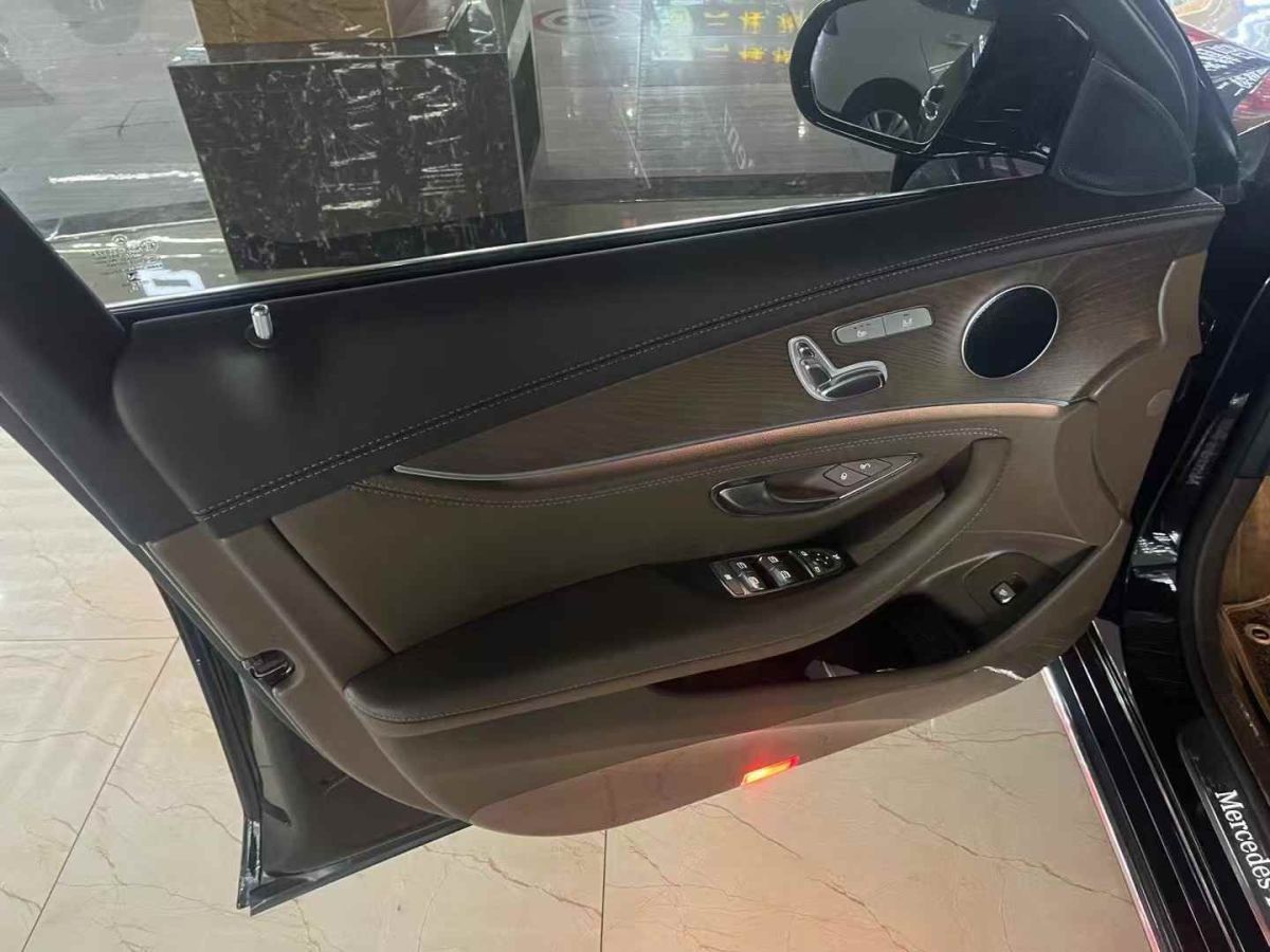 奔馳 奔馳E級(jí)  2022款 E 300 L 豪華型圖片