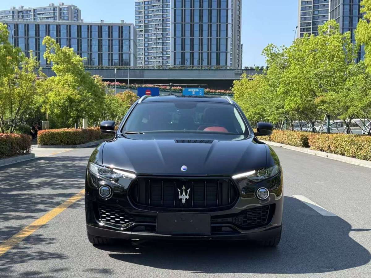 瑪莎拉蒂 Levante  2019款  3.0T 350Hp 標(biāo)準(zhǔn)版圖片