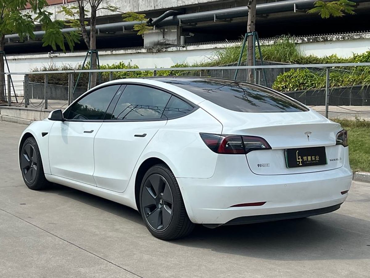 特斯拉 Model Y  2021款 改款 標(biāo)準(zhǔn)續(xù)航后驅(qū)升級版圖片