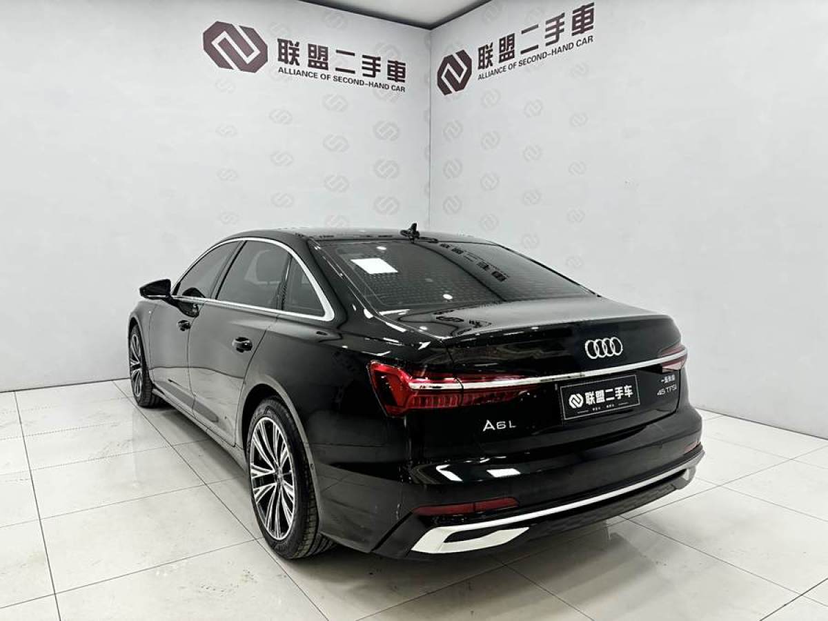 奧迪 奧迪A6L  2023款 改款 45 TFSI 臻選動(dòng)感型圖片