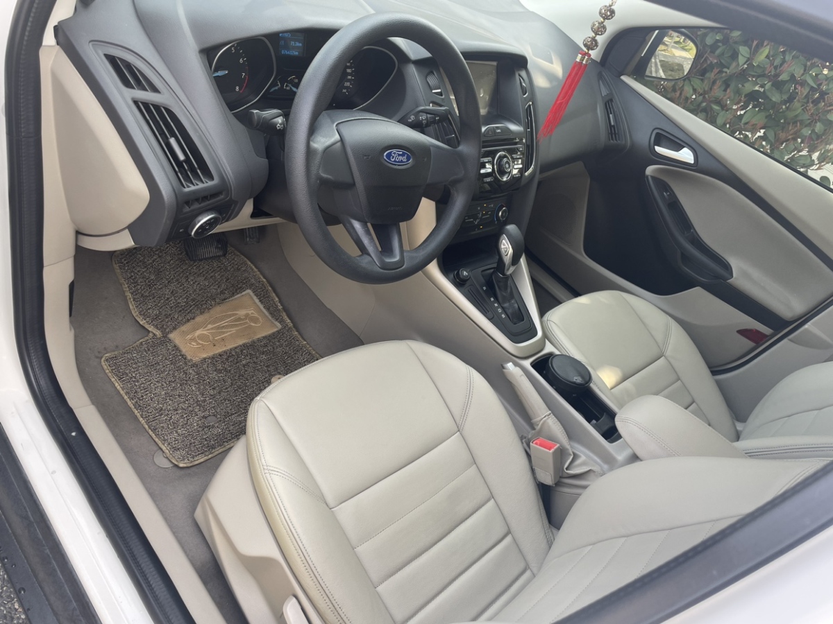 2016年2月福特 福克斯  2015款 两厢 1.6L 自动舒适型