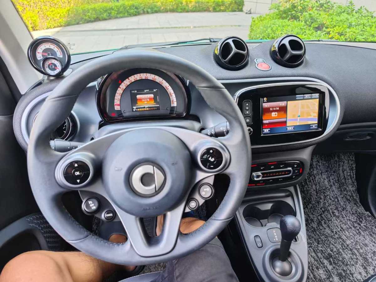 smart fortwo  2019款 0.9T 66千瓦硬顶先锋版 国VI图片