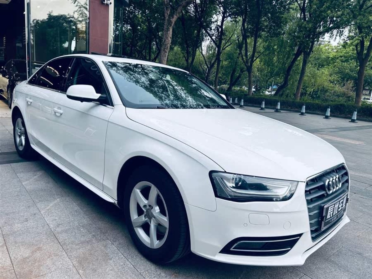奧迪 奧迪A4L  2013款 35 TFSI 自動(dòng)標(biāo)準(zhǔn)型圖片
