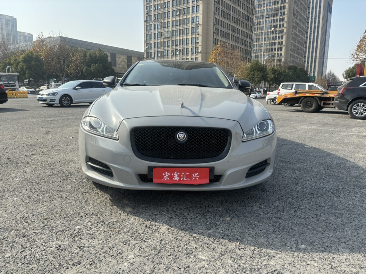 2011年8月捷豹 XJ  2011款 XJL 3.0 全景商務(wù)版