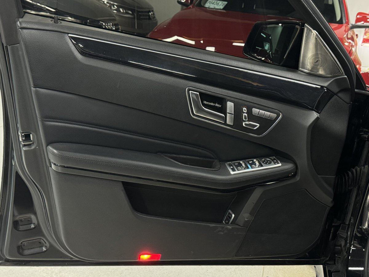 2015年12月奔驰 奔驰E级  2015款 改款 E 260 L 运动型
