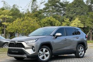 RAV4荣放 丰田 2.0L CVT两驱风尚PLUS版