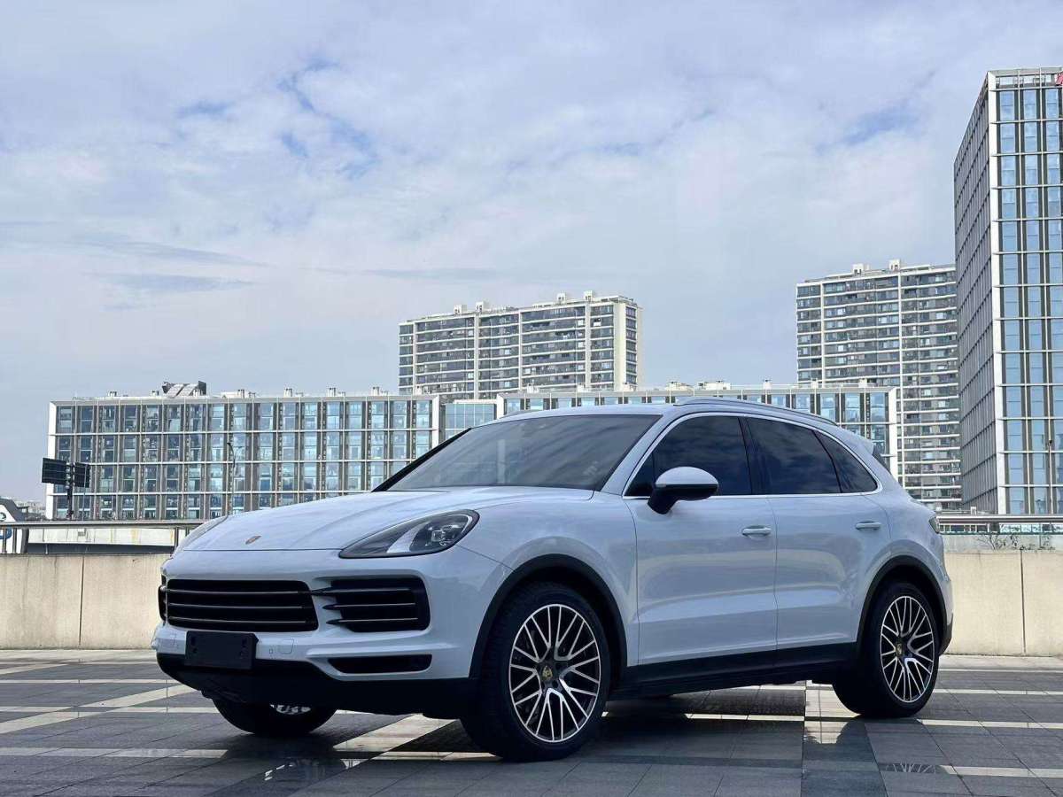 保時(shí)捷 Cayenne  2022款 Cayenne 3.0T 鉑金版圖片