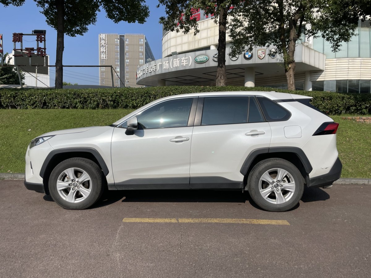 豐田 RAV4  2018款 榮放 2.0L CVT兩驅(qū)都市版圖片