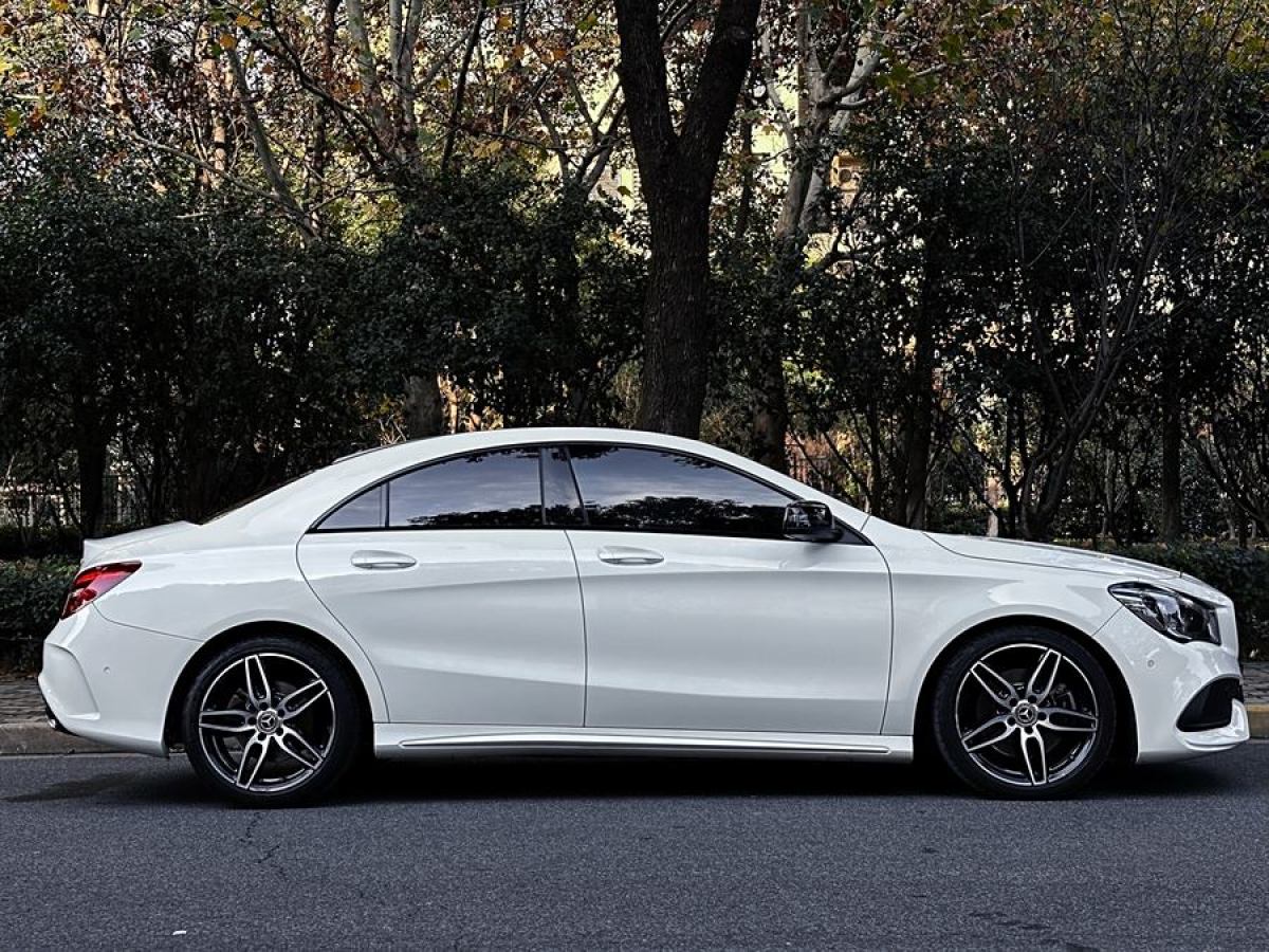 奔馳 奔馳CLA級  2017款 CLA 220 4MATIC 極地限量版圖片