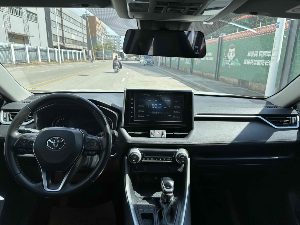 豐田 RAV4  2018款 榮放 2.0L CVT兩驅(qū)風(fēng)尚版圖片