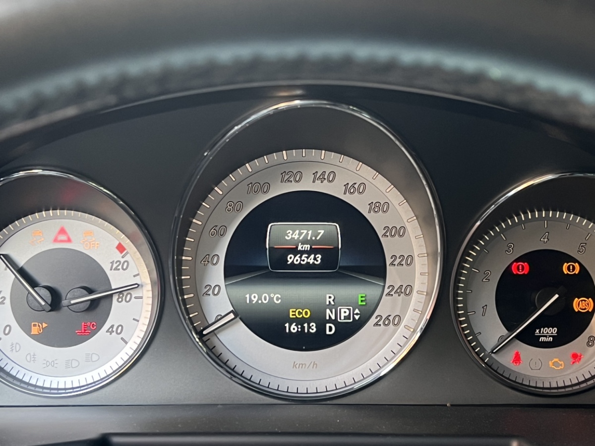 2015年9月奔驰 奔驰GLK级  2015款 GLK 260 4MATIC 动感型 极致版