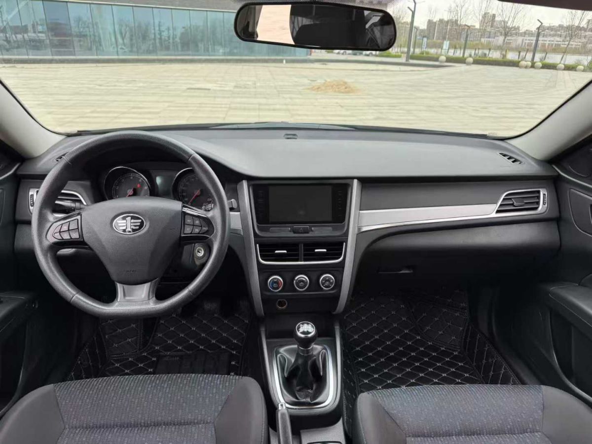 奔騰 B30  2017款 1.6L 手動技術(shù)型圖片