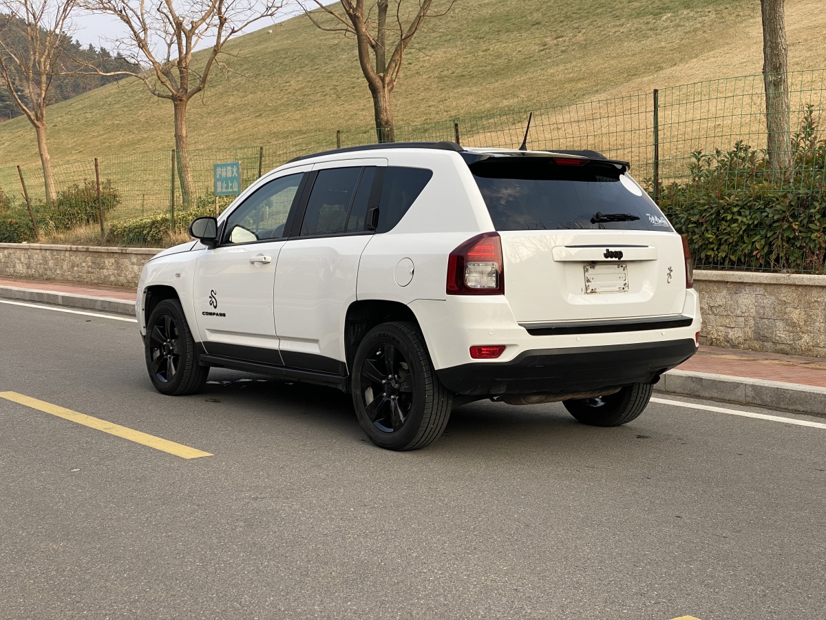 Jeep 指南者  2014款 2.4L 四驅(qū)蛇行珍藏版圖片