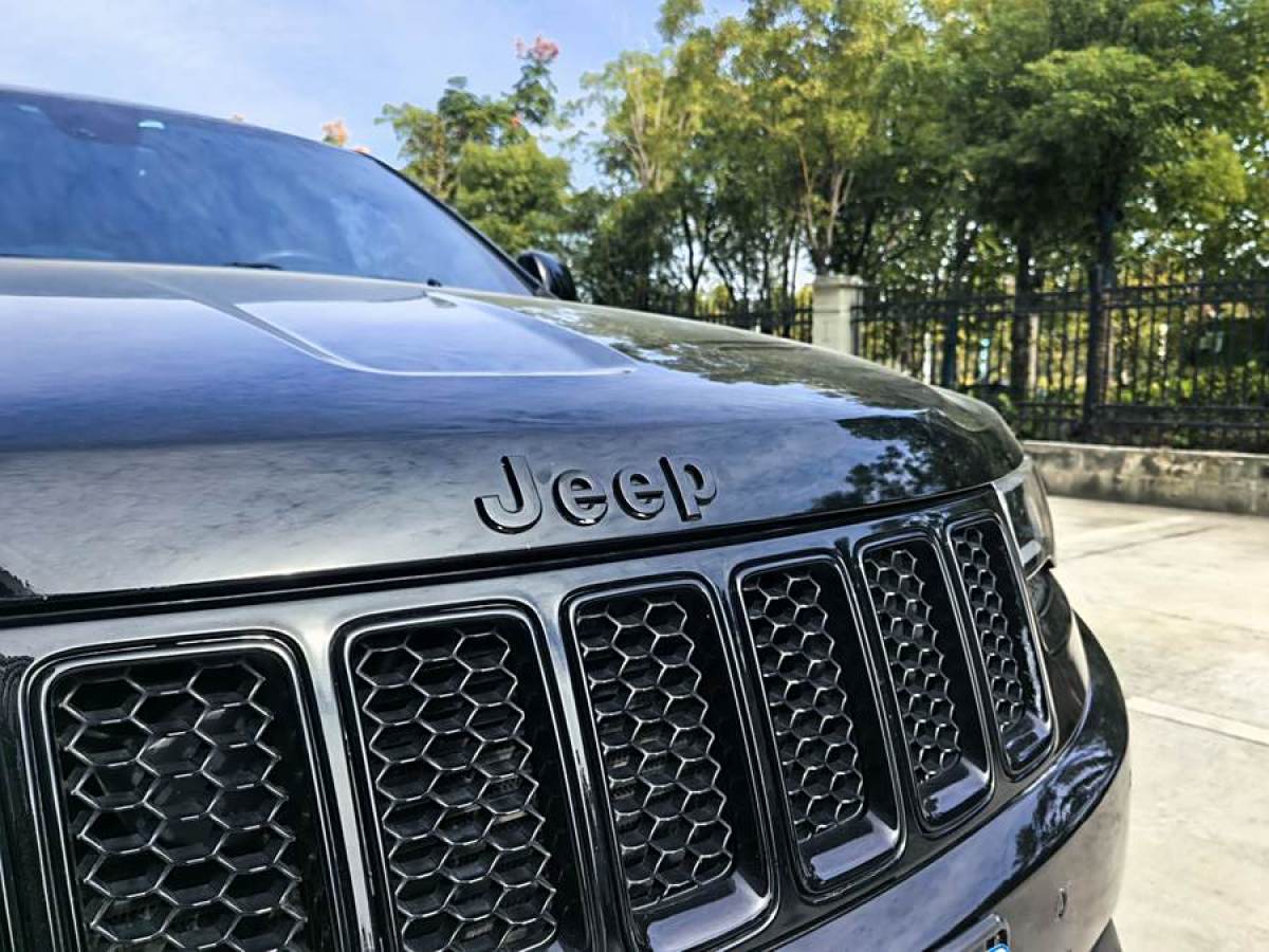 2016年3月Jeep 大切諾基  2015款 3.0TD 柴油 精英導(dǎo)航版