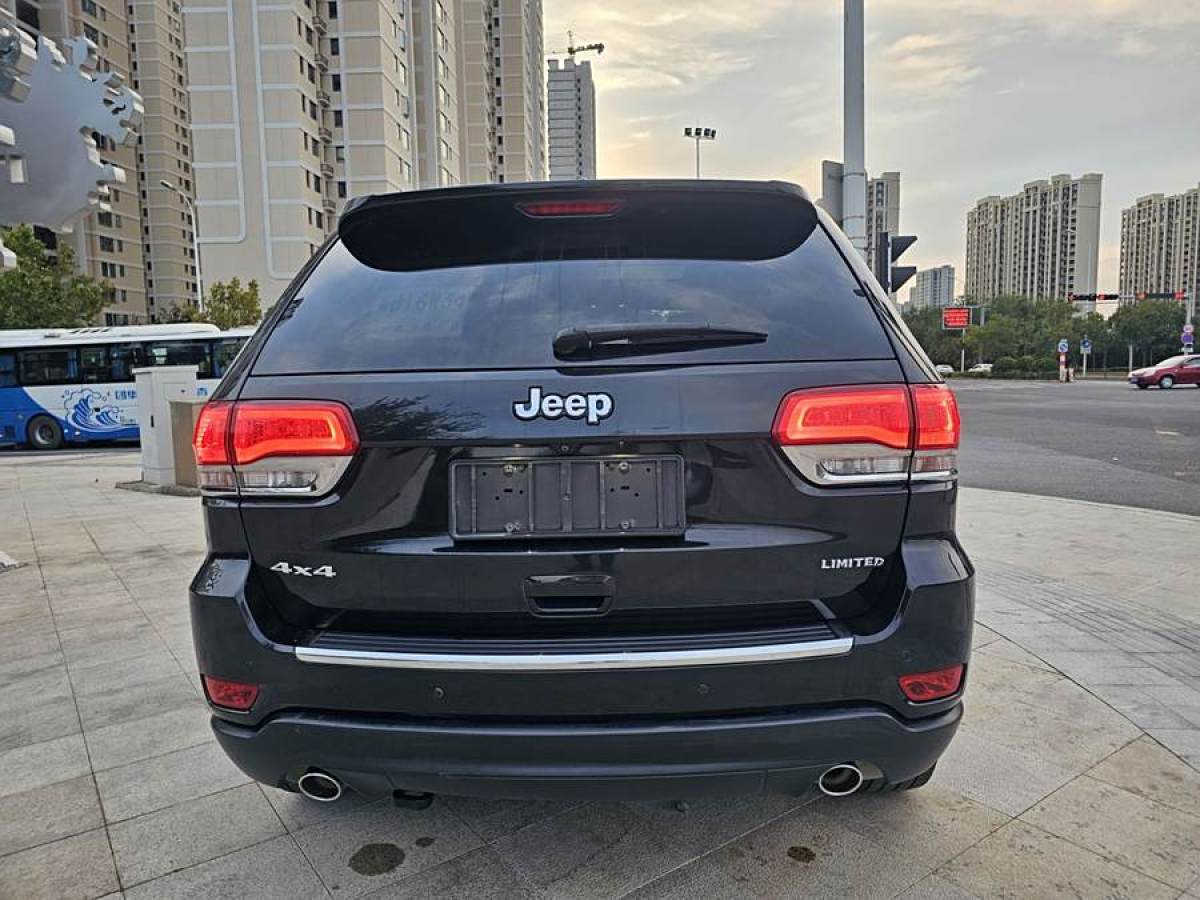 2016年5月Jeep 大切諾基  2015款 3.0L 舒享導(dǎo)航版