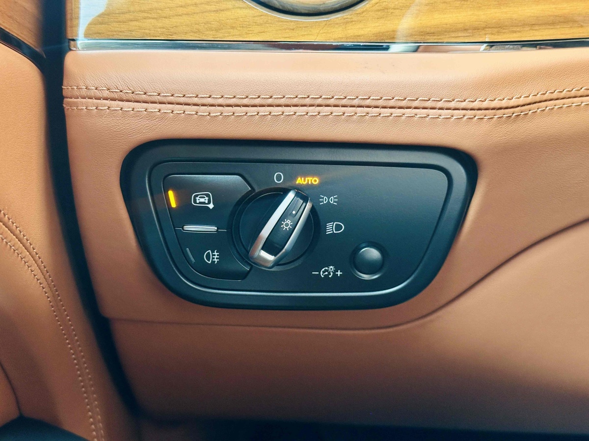 賓利 添越PHEV  2021款 3.0T PHEV圖片