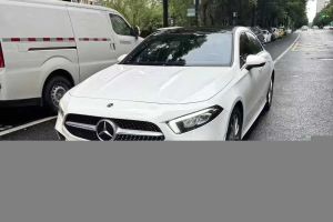 五菱征程新能源 五菱 舒適型封窗車