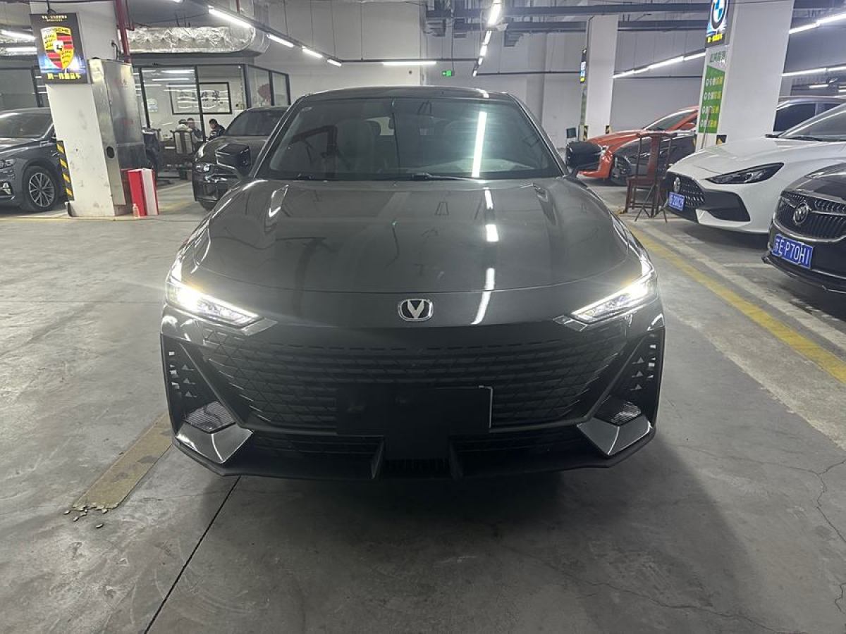 長(zhǎng)安 長(zhǎng)安UNI-V  2022款 1.5T 尊貴型圖片