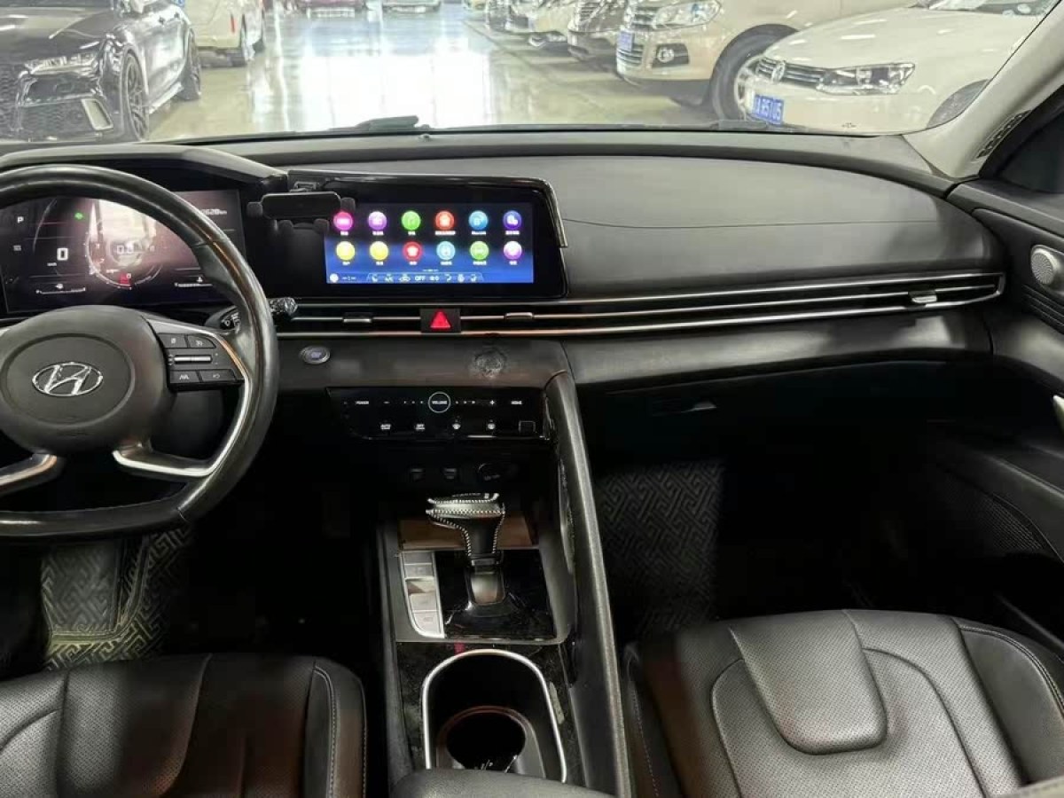 現(xiàn)代 伊蘭特  2021款 1.5L LUX尊貴版圖片