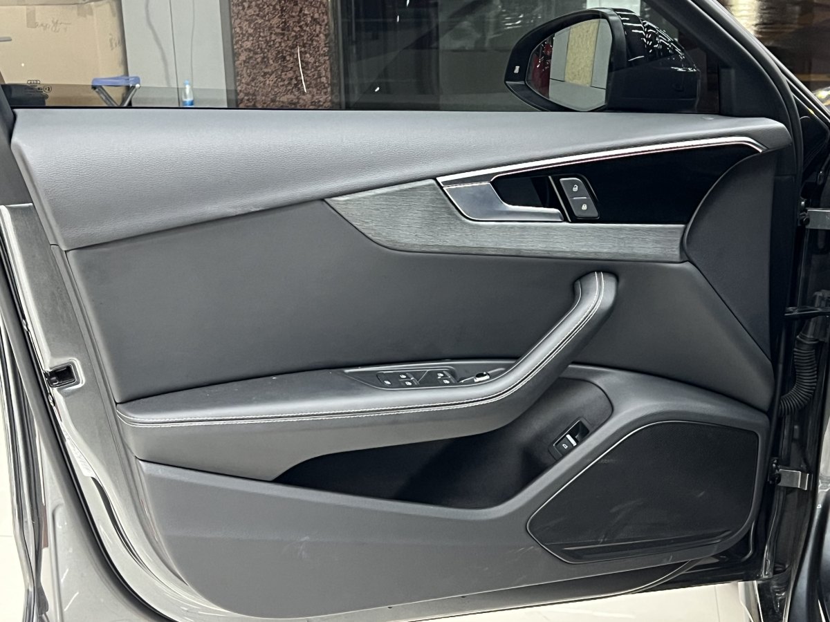 奧迪 奧迪A4L  2023款 40 TFSI 豪華動感型圖片