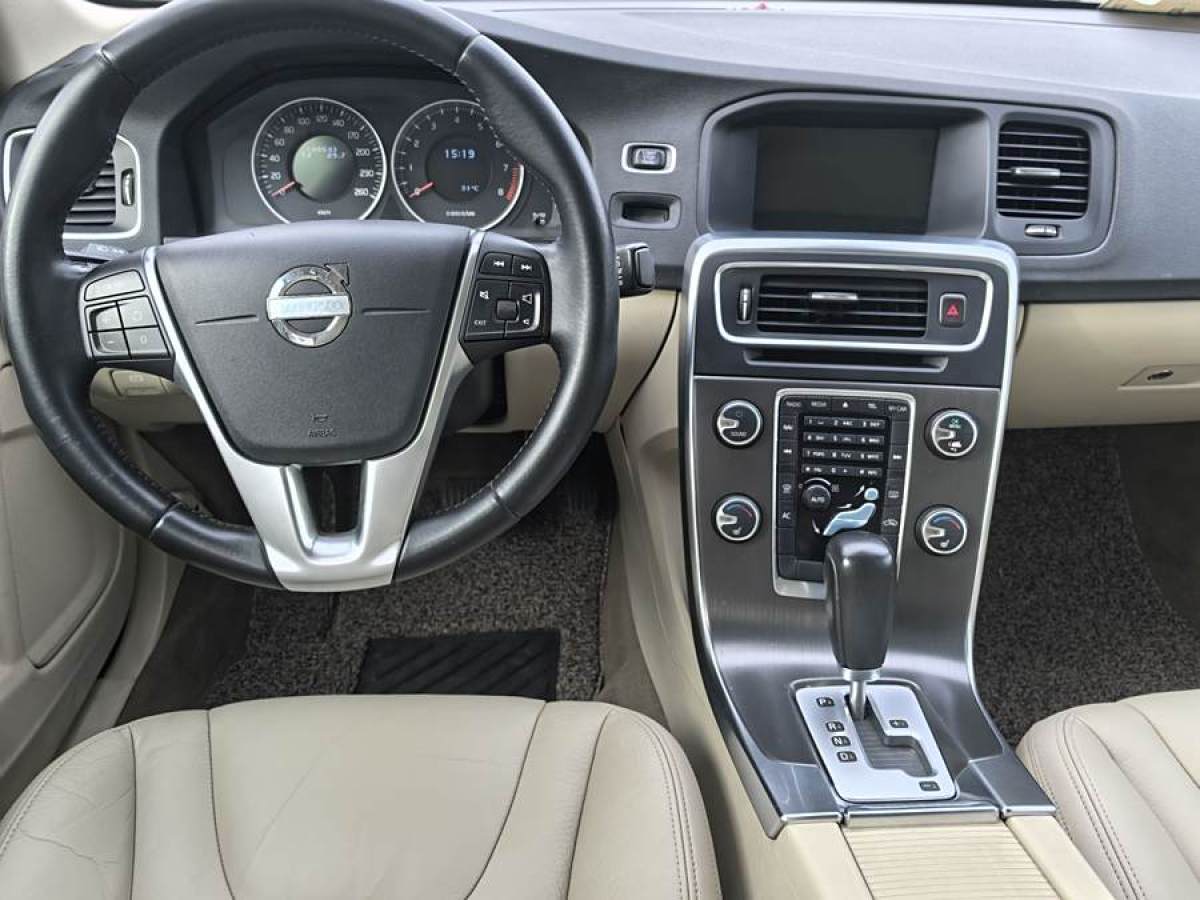 2011年3月沃爾沃 S60  2011款 2.0T 舒適版