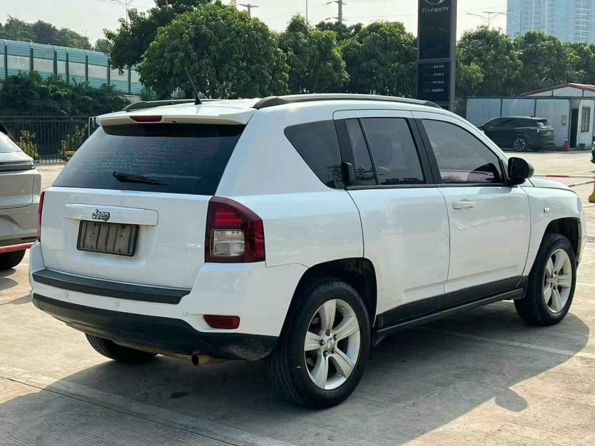 Jeep 指南者  2015款 2.0L 兩驅(qū)豪華版圖片