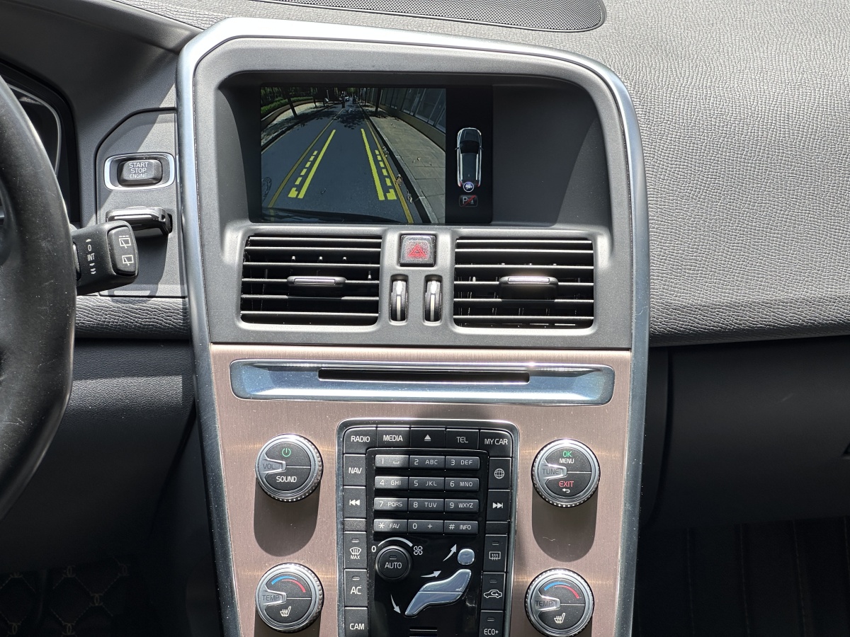 沃爾沃 XC60  2015款 T5 智進(jìn)版圖片