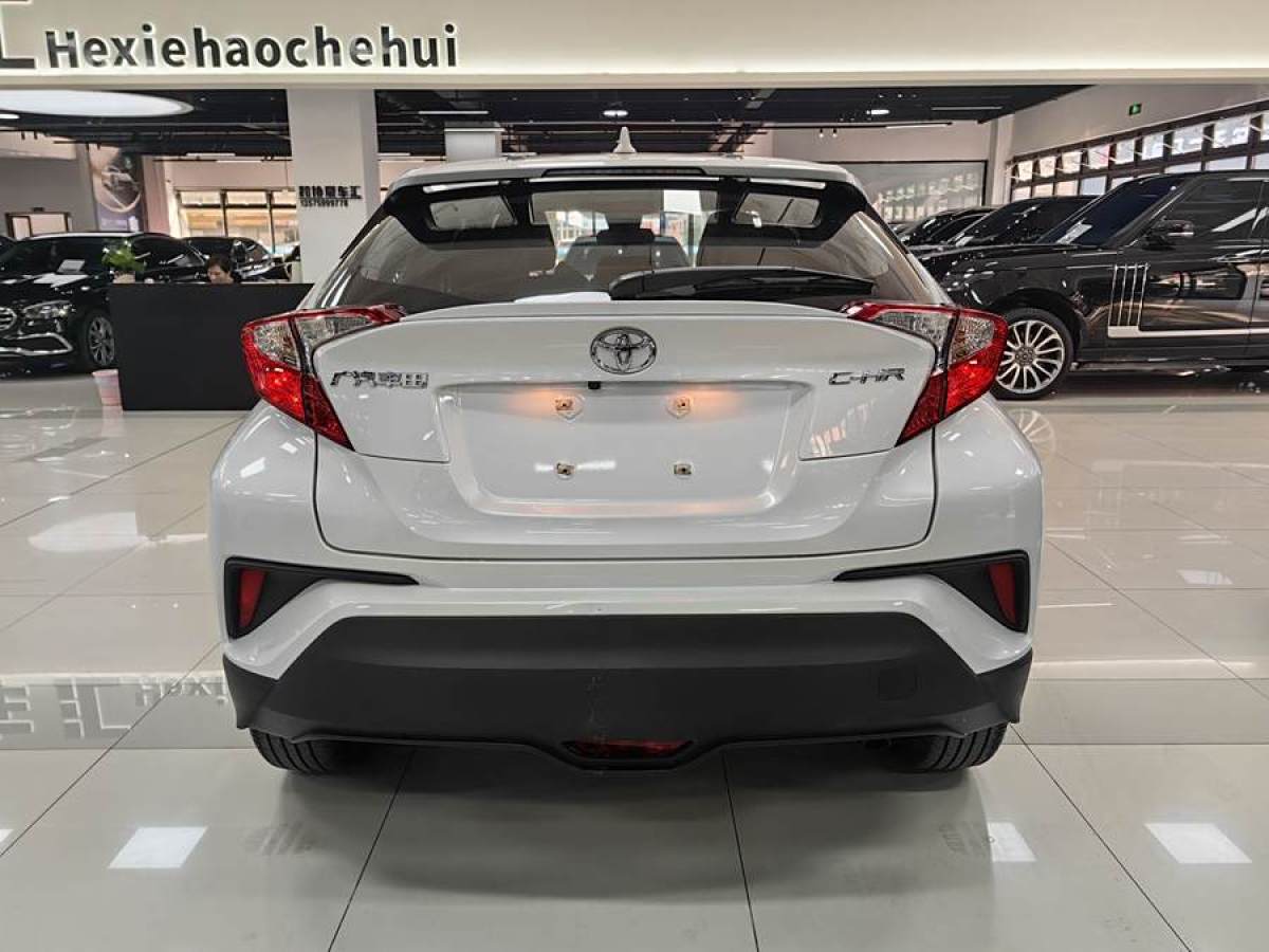 豐田 C-HR  2023款 2.0L 領(lǐng)先版圖片