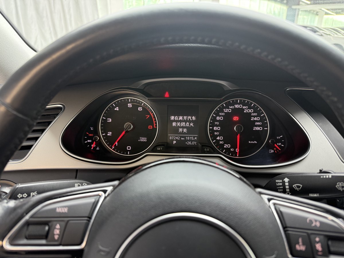 2015年4月奧迪 奧迪A4L  2015款 35 TFSI 自動標(biāo)準(zhǔn)型