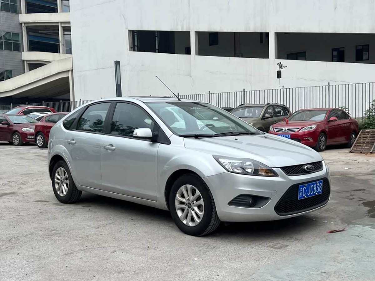 福特 ?？怂? 2013款 兩廂經(jīng)典 1.8L 手動百萬紀(jì)念版圖片