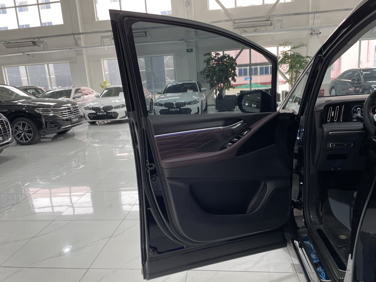 廣汽傳祺 M8  2024款 宗師系列 400T 先鋒版圖片