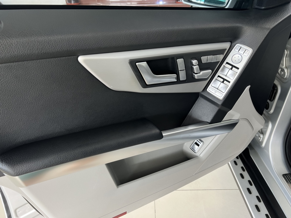 奔驰 奔驰GLK级  2013款 GLK 300 4MATIC 动感天窗型图片