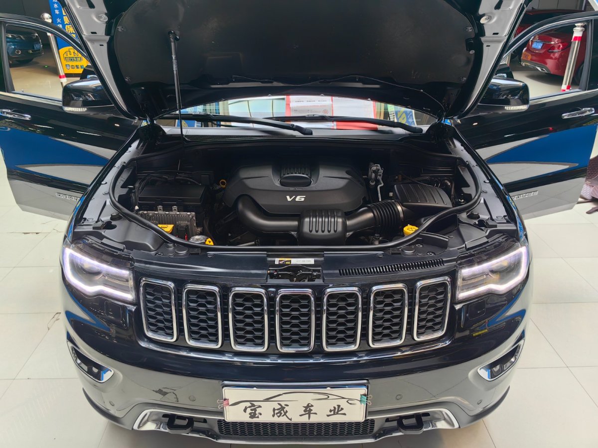 Jeep 大切诺基  2017款 3.0L 精英导航版图片