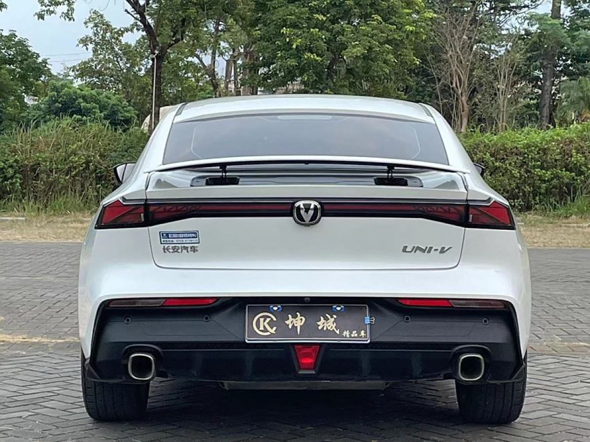 長(zhǎng)安 長(zhǎng)安UNI-V  2022款 1.5T 尊貴型圖片