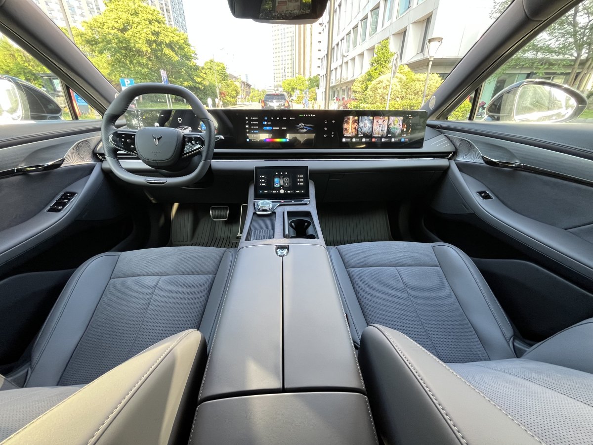 嵐圖 嵐圖追光  2024款 PHEV 四驅(qū)超長續(xù)航旗艦版圖片