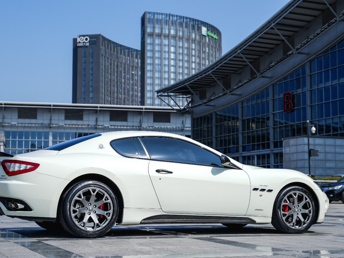 瑪莎拉蒂 GranTurismo Maserati瑪莎拉蒂GT-4.2中規(guī)頂配圖片