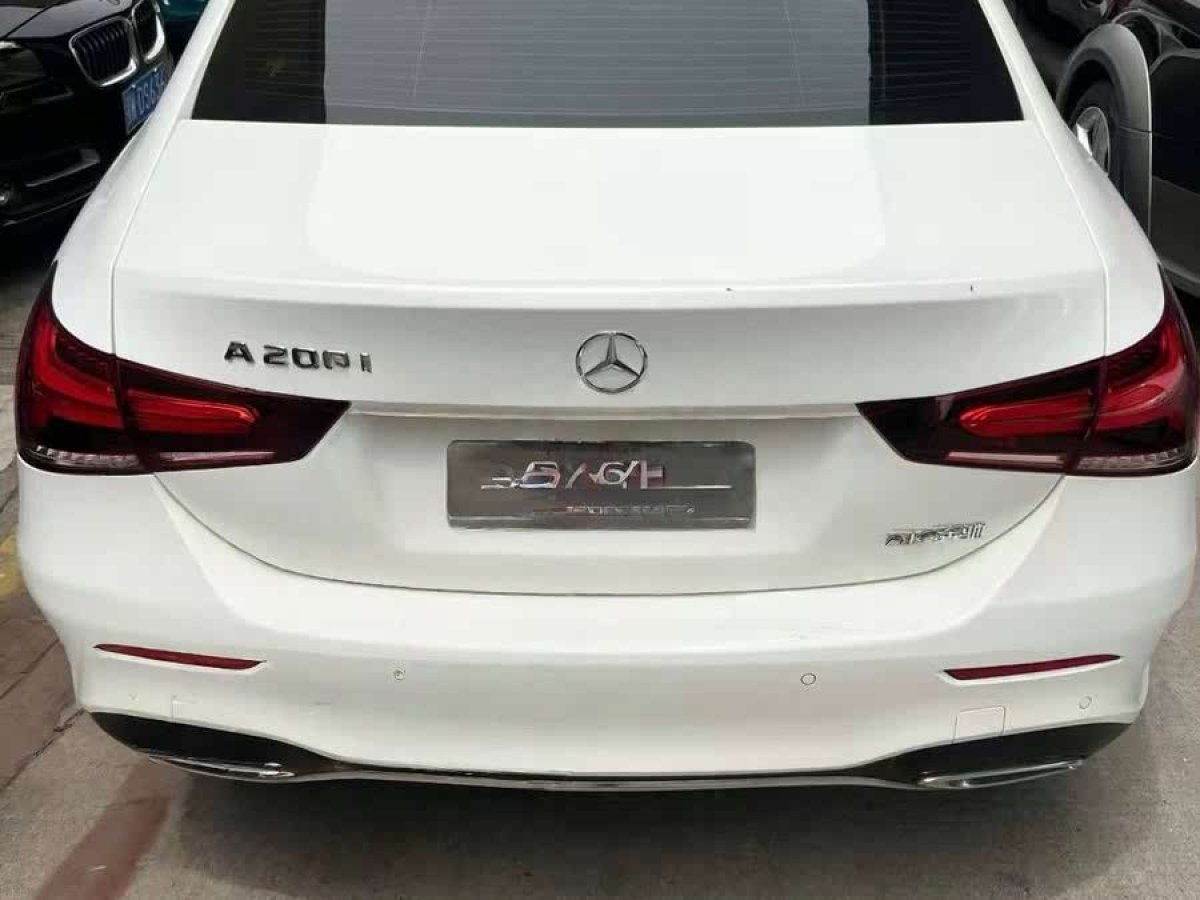 奔馳 奔馳A級(jí)  2021款 A 200 L 運(yùn)動(dòng)轎車動(dòng)感型圖片