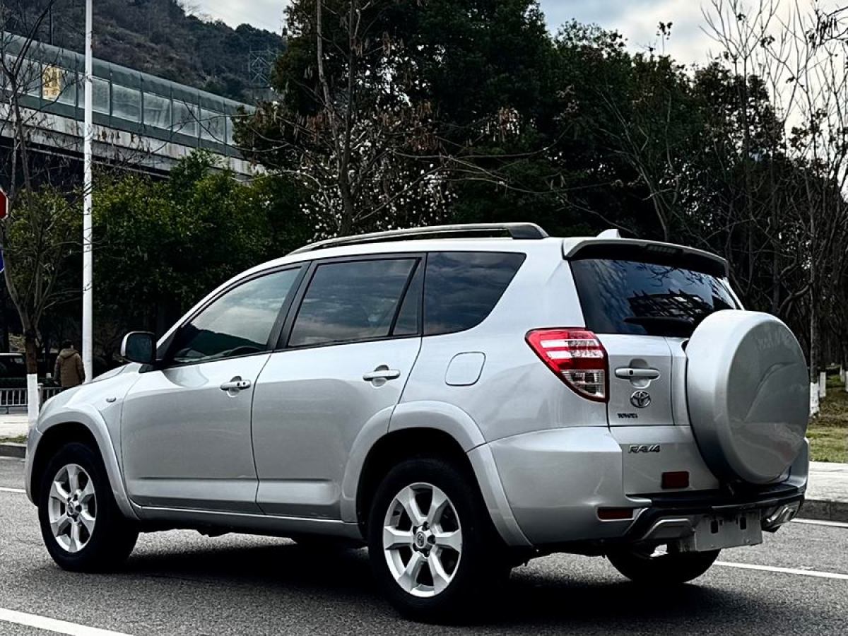 豐田 RAV4榮放  2011款 2.4L 自動四驅(qū)豪華版圖片