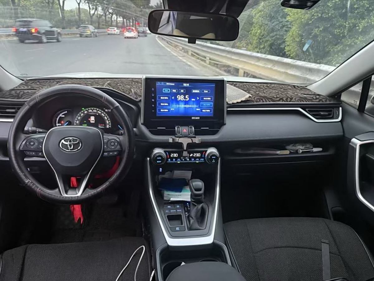 豐田 RAV4榮放  2023款 雙擎 2.5L E-CVT兩驅(qū)精英版圖片