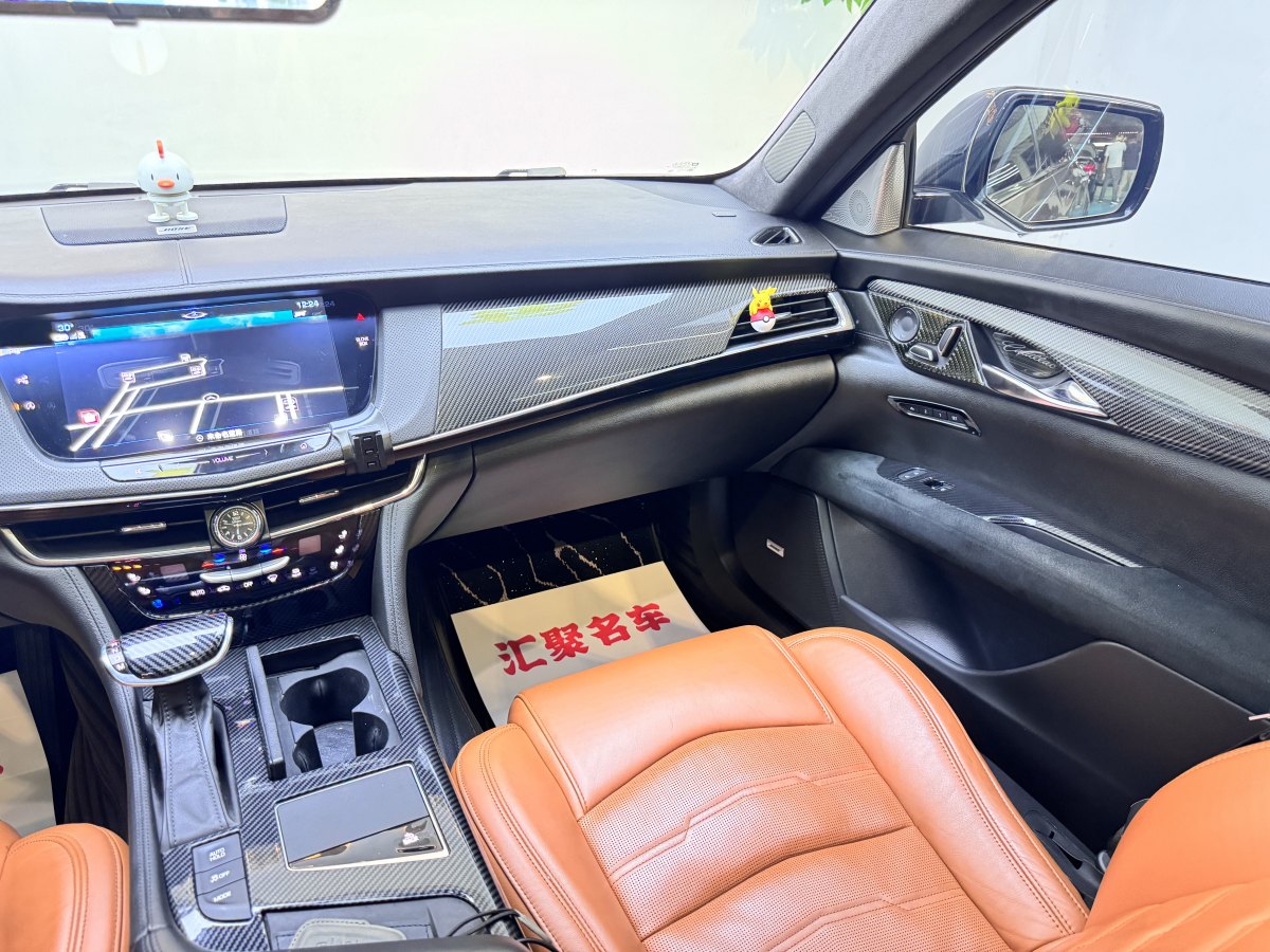 凱迪拉克 CT6  2017款 28T 領(lǐng)先型圖片