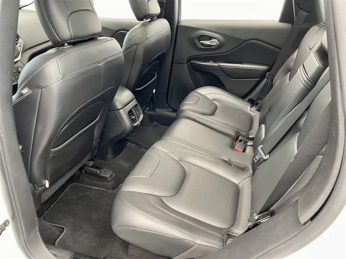 Jeep 自由光  2016款 2.0L 優(yōu)越版圖片