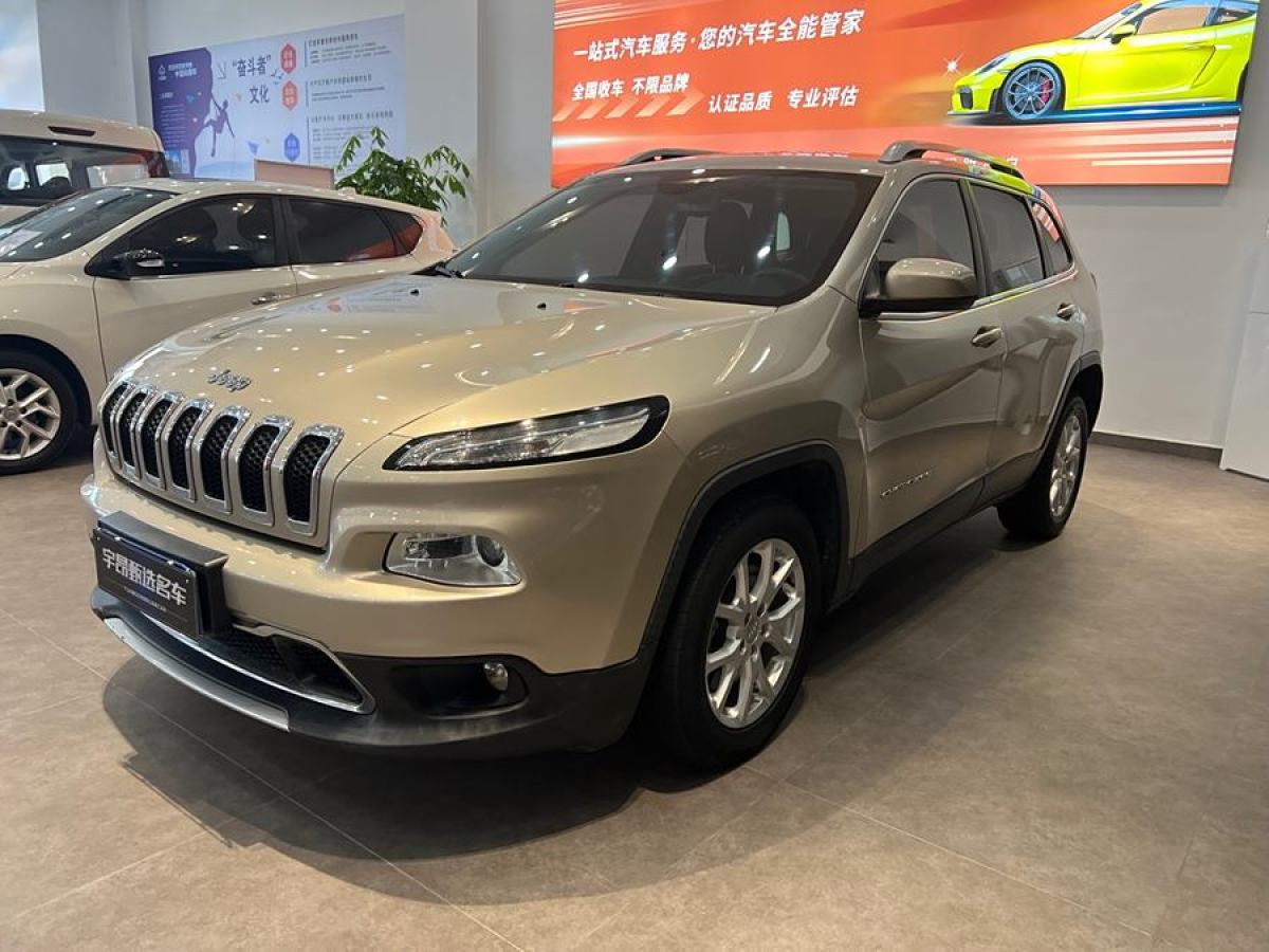 Jeep 自由光  2017款 2.0L 優(yōu)越版圖片