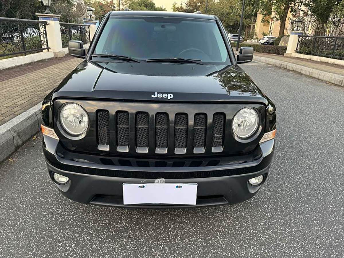 Jeep 自由客  2014款 2.4L 運(yùn)動(dòng)版圖片