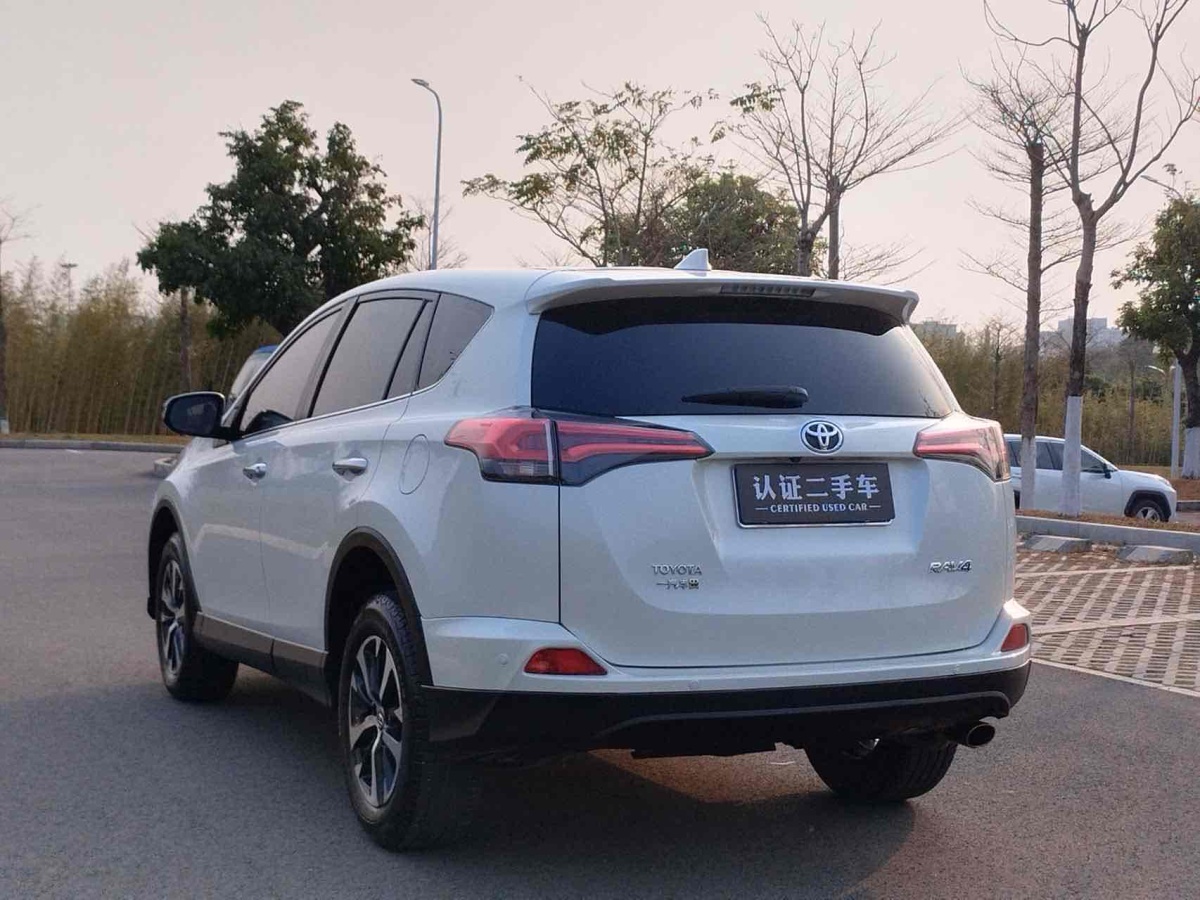 豐田 RAV4  2018款 榮放 2.0L CVT兩驅(qū)風尚X版圖片