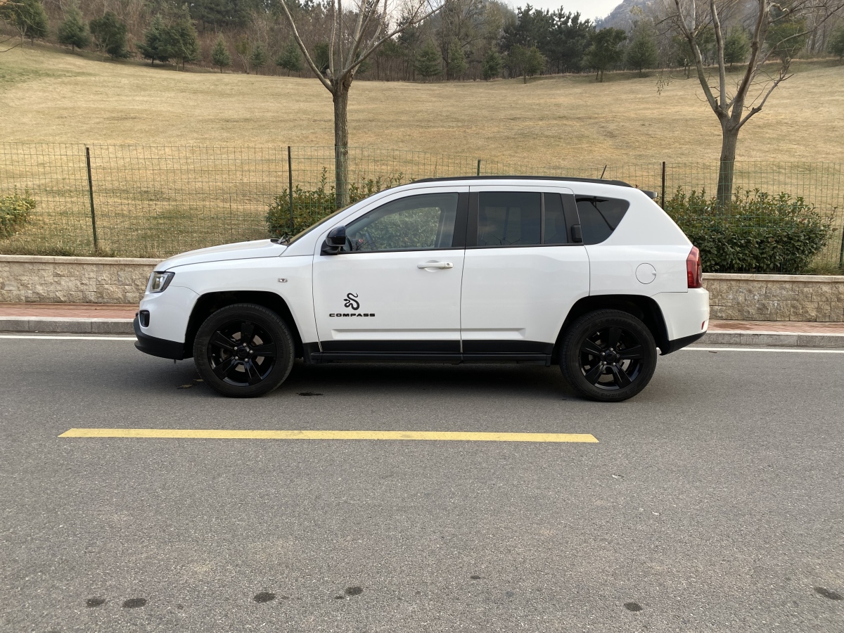 Jeep 指南者  2014款 2.4L 四驅(qū)蛇行珍藏版圖片