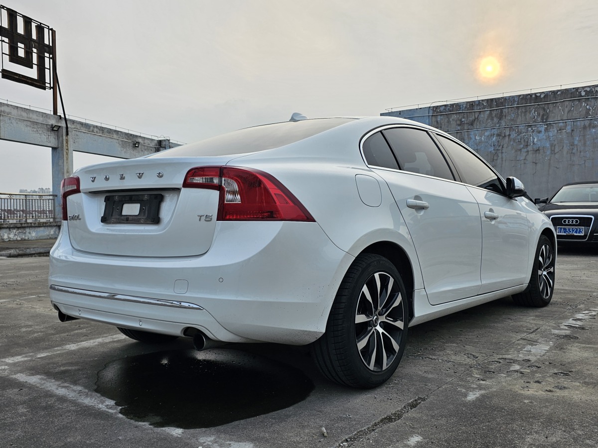 沃爾沃 S60  2014款 2.0T T5 個性運動版(改款)圖片