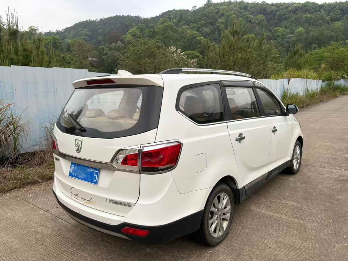 寶駿 730  2014款 1.5L 手動豪華導航ESP版 7座圖片