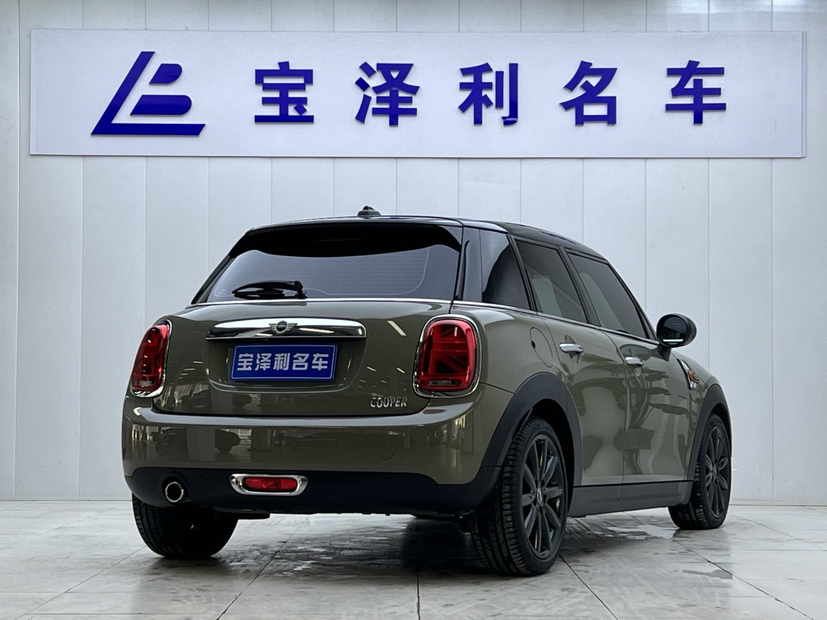 MINI MINI  2018款 1.5T COOPER 藝術(shù)家 五門(mén)版圖片