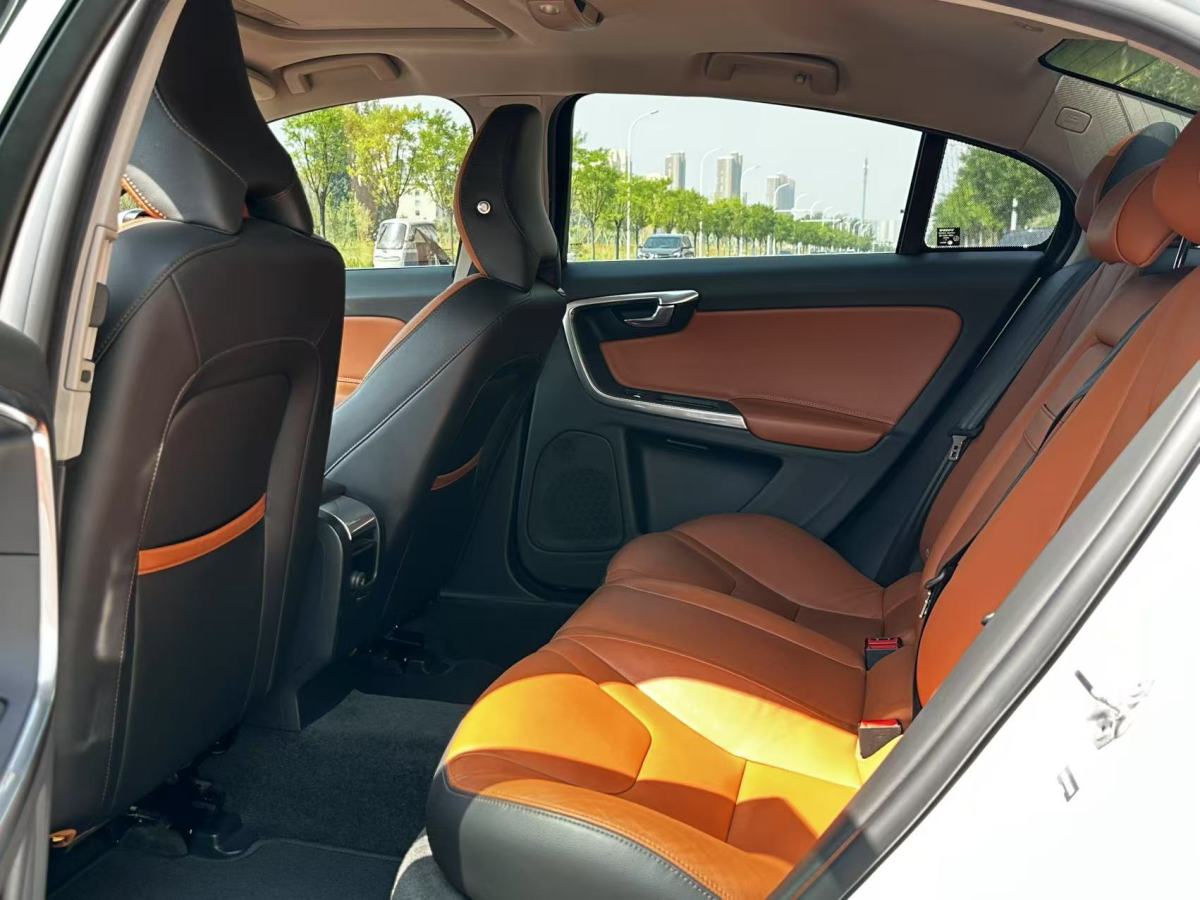 沃爾沃 S60  2014款 2.0T T5 個性運動版(改款)圖片