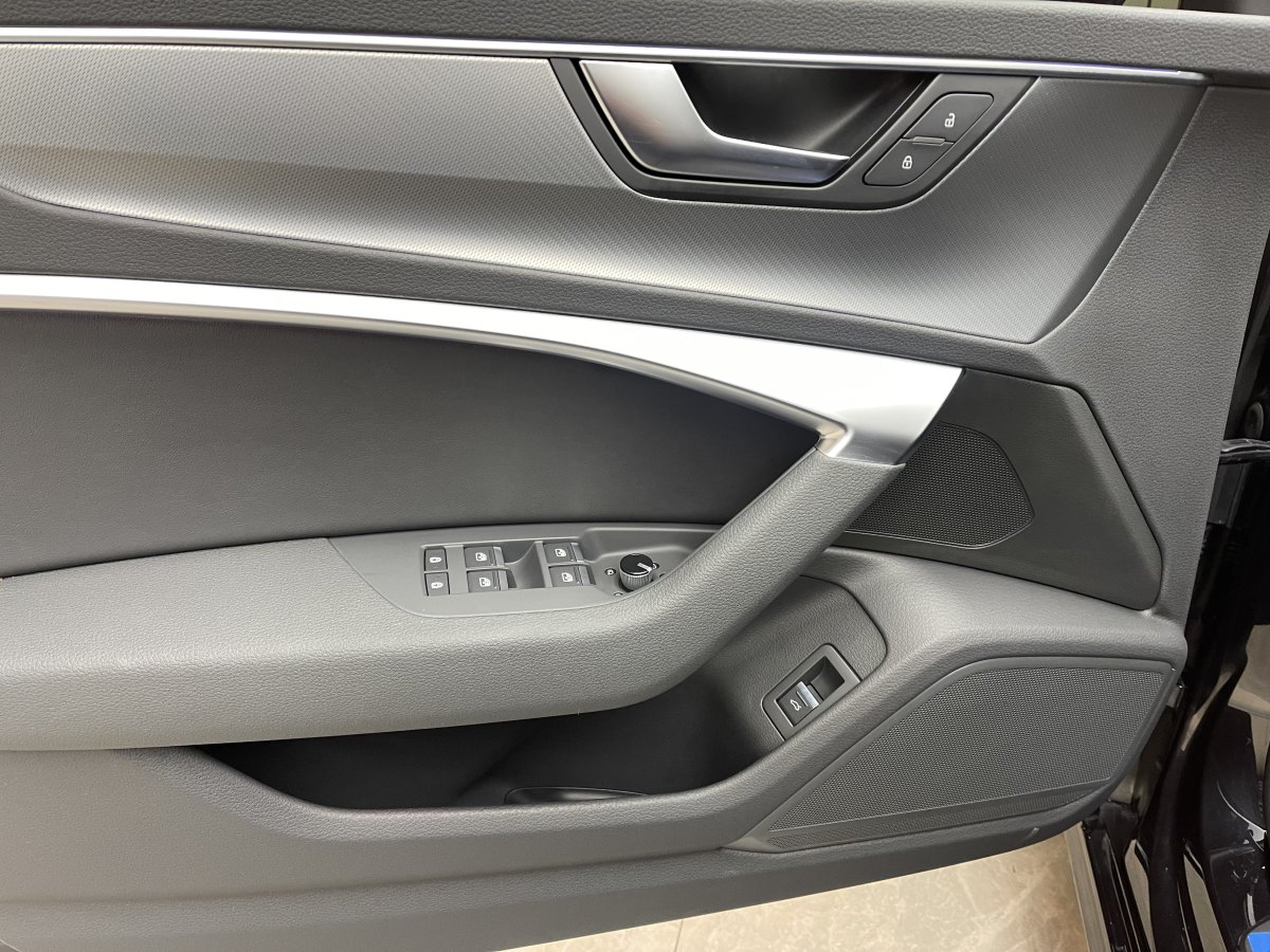 奧迪 奧迪A7L  2024款 45TFSI S-line 筑夢(mèng)型 流晶套裝圖片